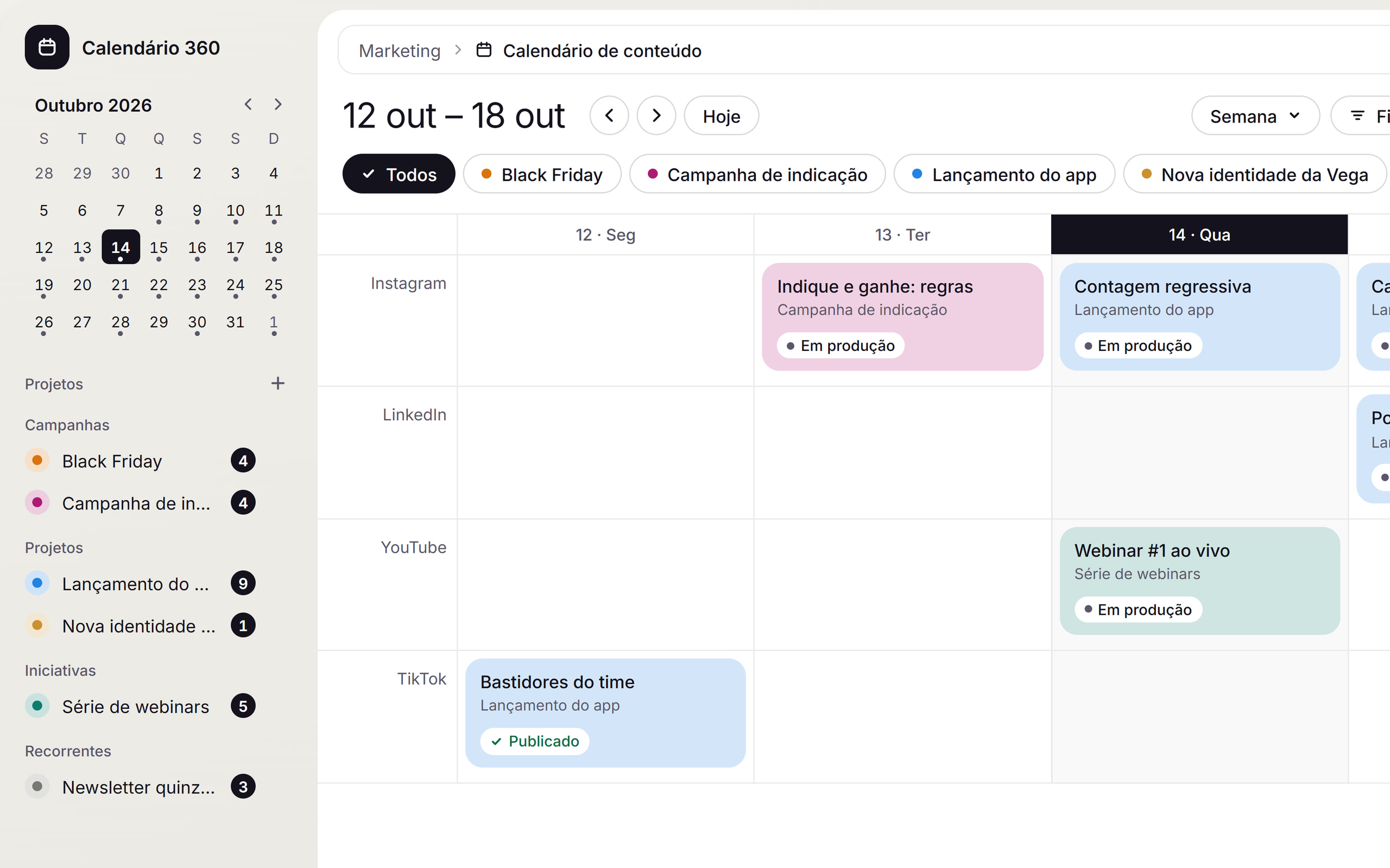 Visão de mês do Calendário 360, com peças de conteúdo coloridas por projeto em cada dia